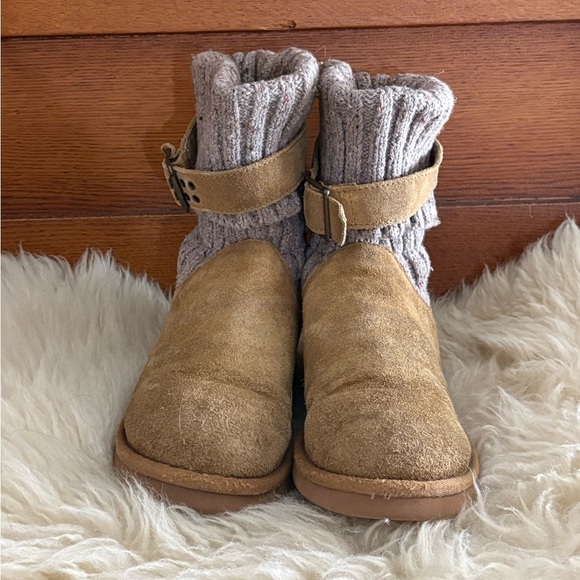 UGG Cambridge Tan Suede Cable Knit Ankle Buckle Winter Boots - Picture 3 of 5